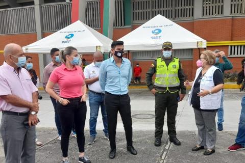  Las autoridades y los propietarios de los vehículos se reunieron en el estadio Manuel Murillo Toro.